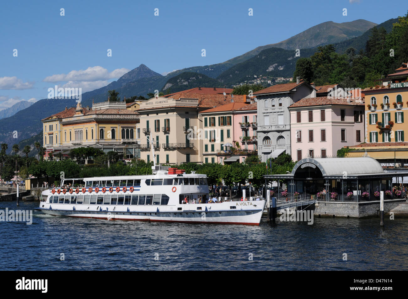 Lake como ferry immagini e fotografie stock ad alta risoluzione - Alamy