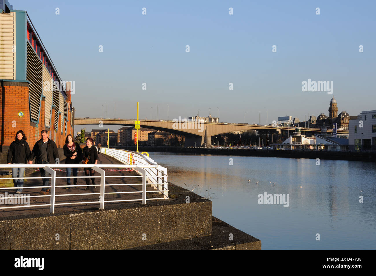 Clyde marciapiede in Glasgow Foto Stock