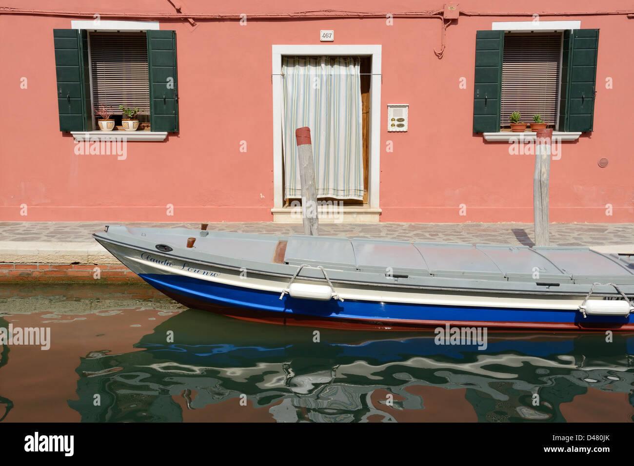 Case colorate sull isola di Burano vicino a Venezia, Italia Foto Stock