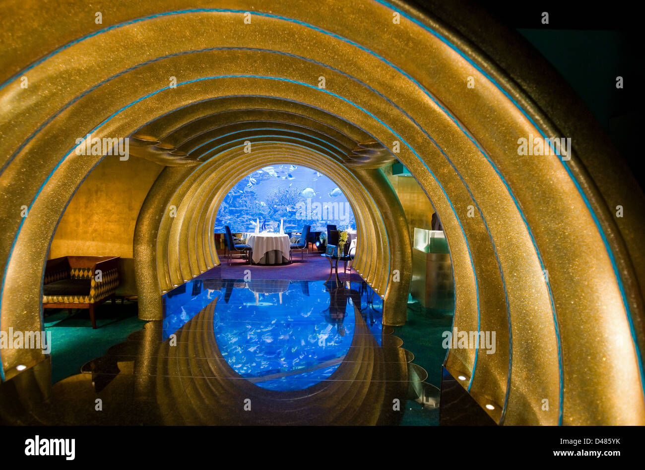 Dubai, il ristorante sottomarino del lusso Burj Al Arab hotel Foto Stock