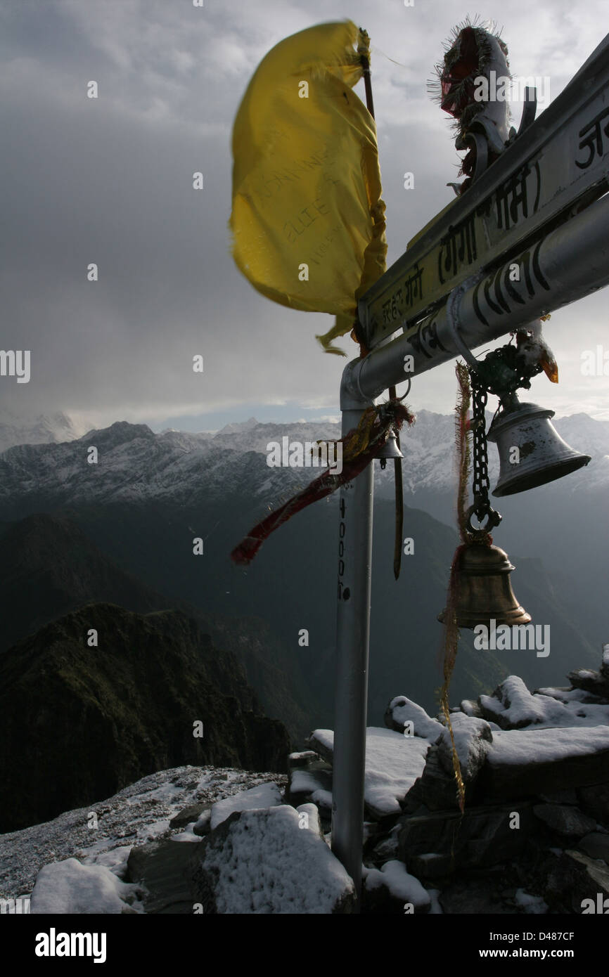 Il picco di Chandrashila, il più basso picco himalayano che è denominato (4100m), nel cuore delle montagne Garhwal. Foto Stock