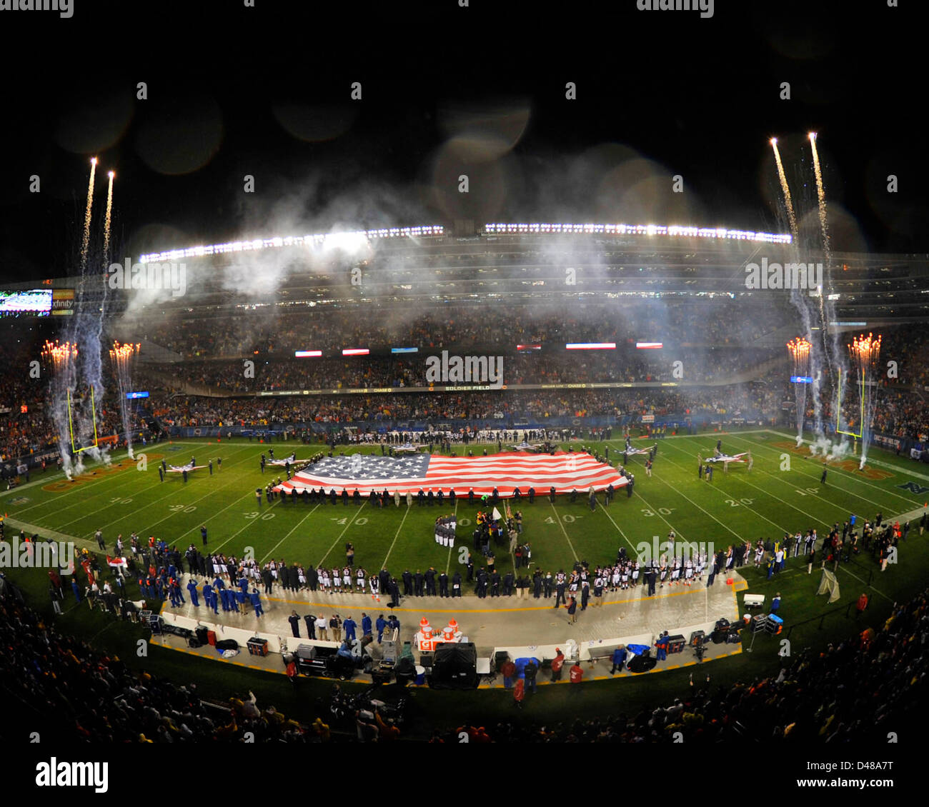I marinai partecipano a un tributo per il Veterans Day in Illinois, in onore del servizio e dei sacrifici dei veterani. L'evento sottolinea l'importanza del servizio militare e della gratitudine nazionale. Foto Stock