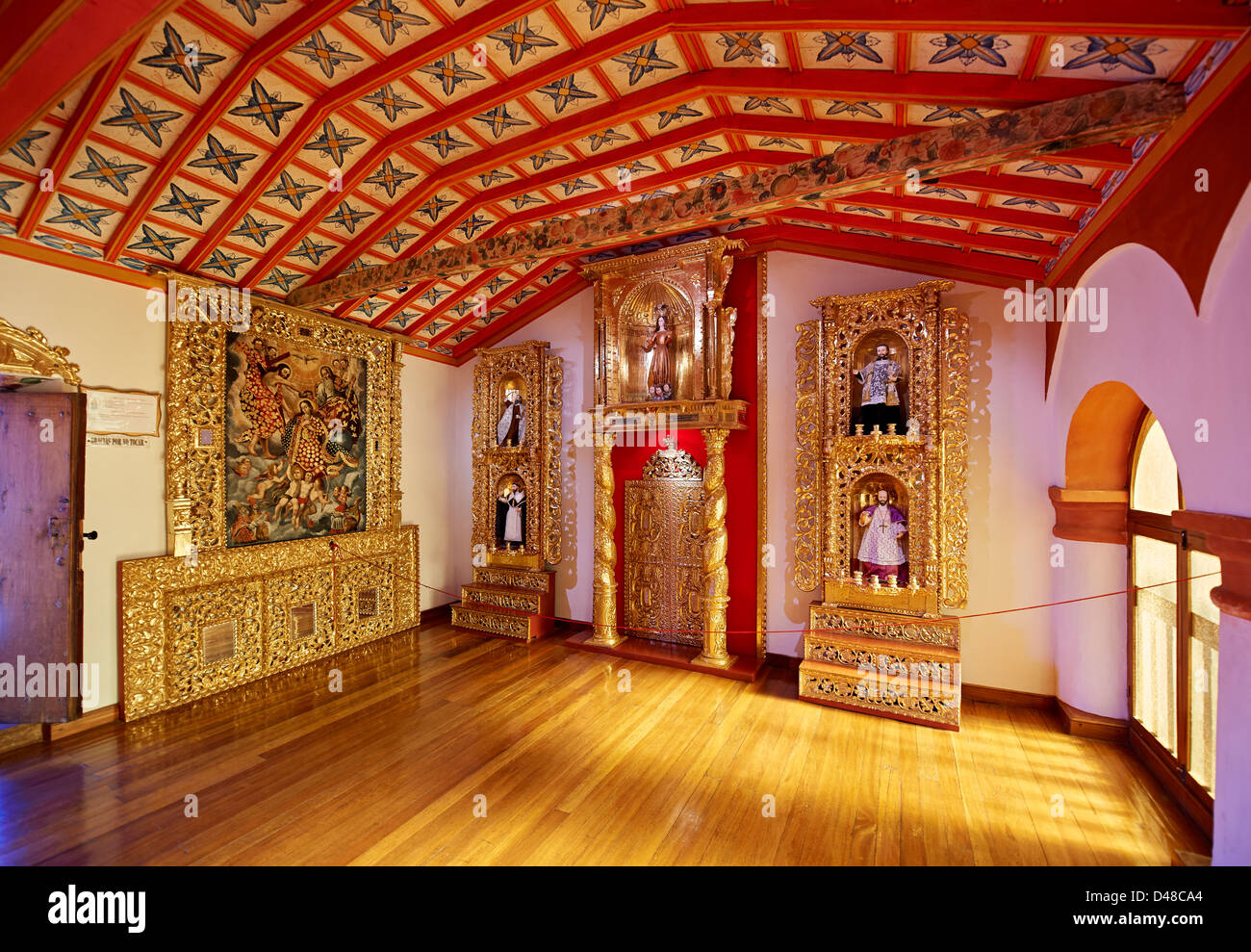 Pregando camera con altare d'oro in convento, Convento de Santa Teresa, Potosi, Bolivia, Sud America Foto Stock