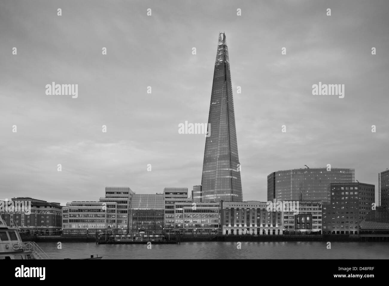 La Shard e il fiume Tamigi, Londra, Inghilterra Foto Stock