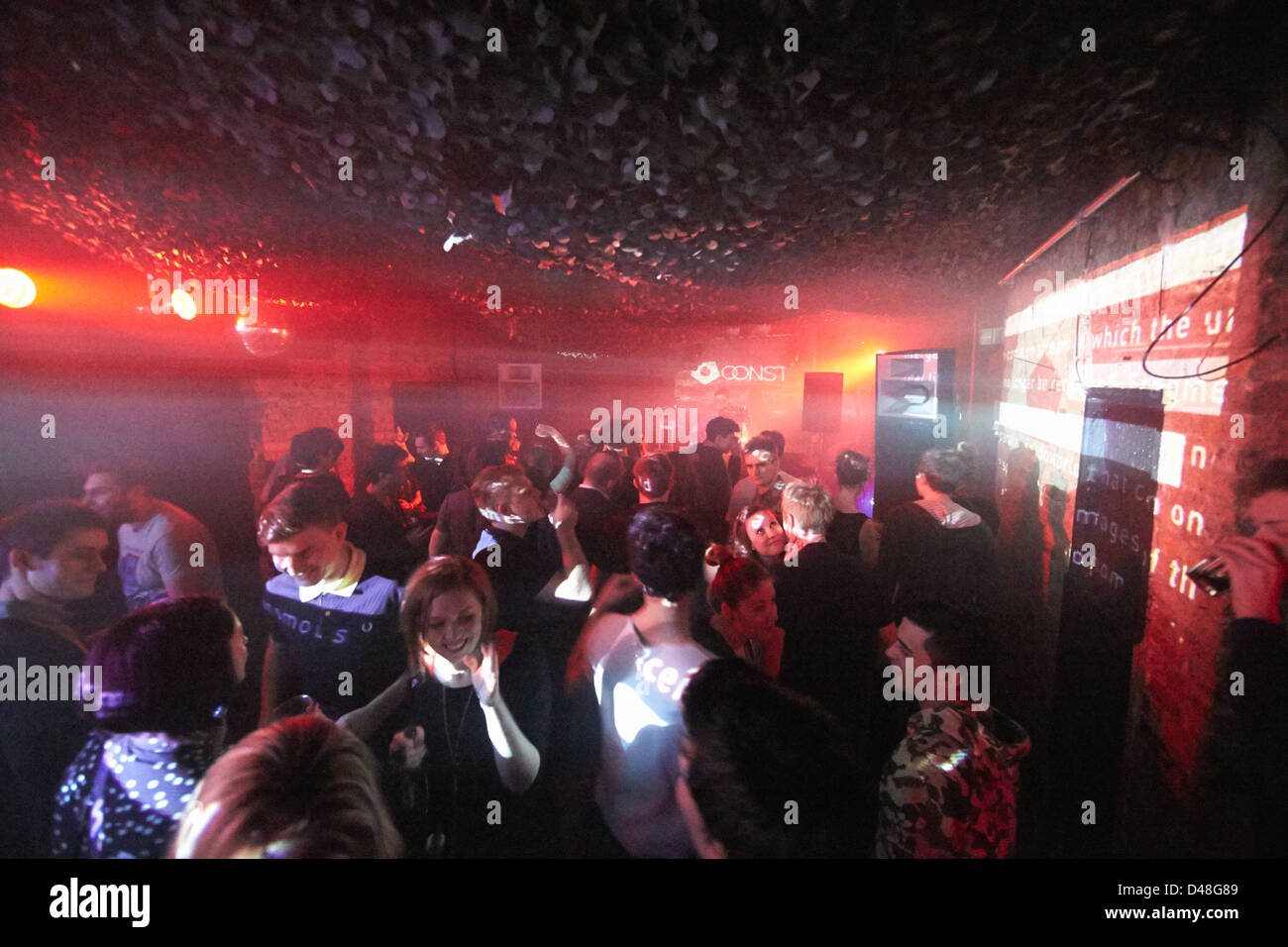 Discoteca rave party di magazzino acido club house Foto Stock