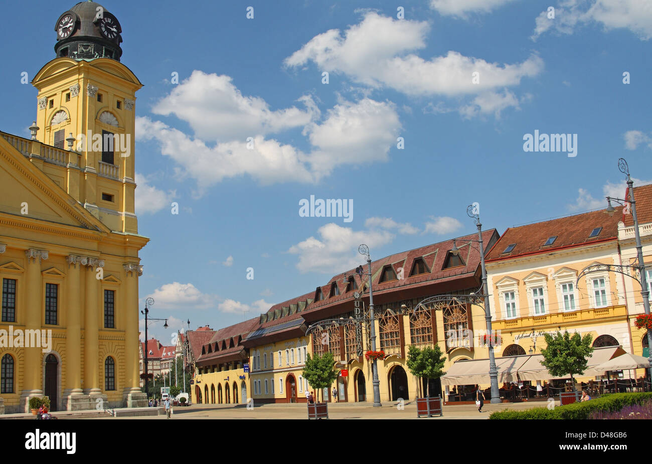La grande chiesa riformata, Debrecen, Hajdú-Bihar county, Ungheria orientale e parte della piazza Kossuth. Foto Stock