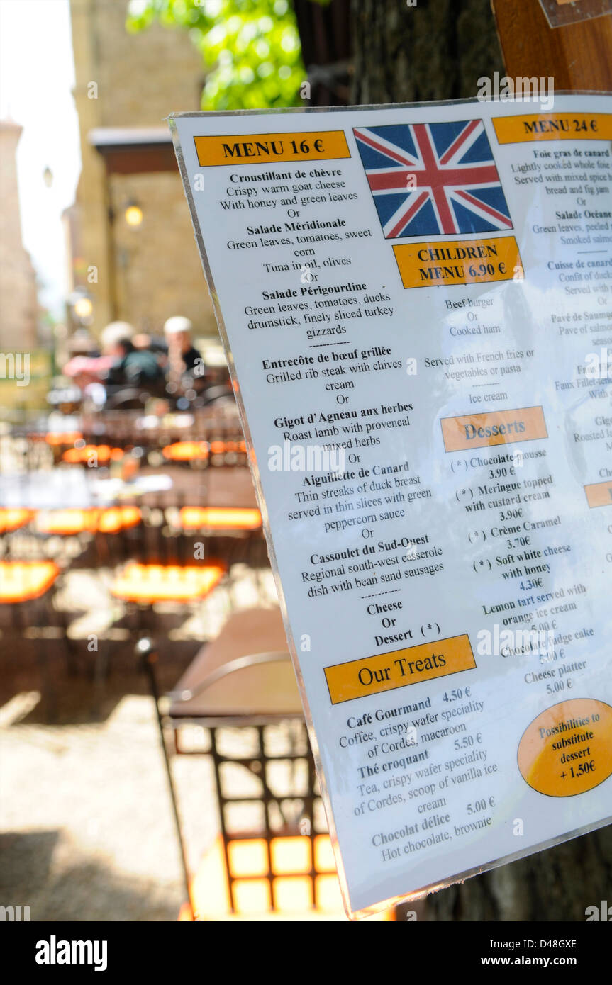 Un Bar O Ristorante Offerente Del Cibo Con Un Bi Lingue Menu In Lingua Inglese E Francese Codici Tarn Francia Foto Stock Alamy