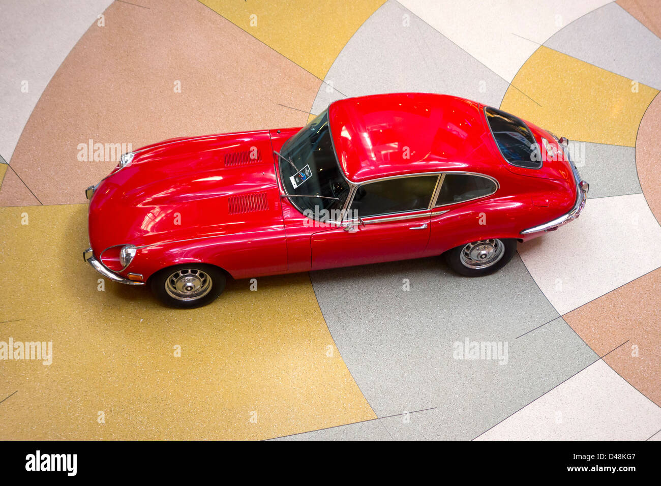 Vista aerea di un rosso Jaguar E tipo vintage british auto sportiva Foto Stock