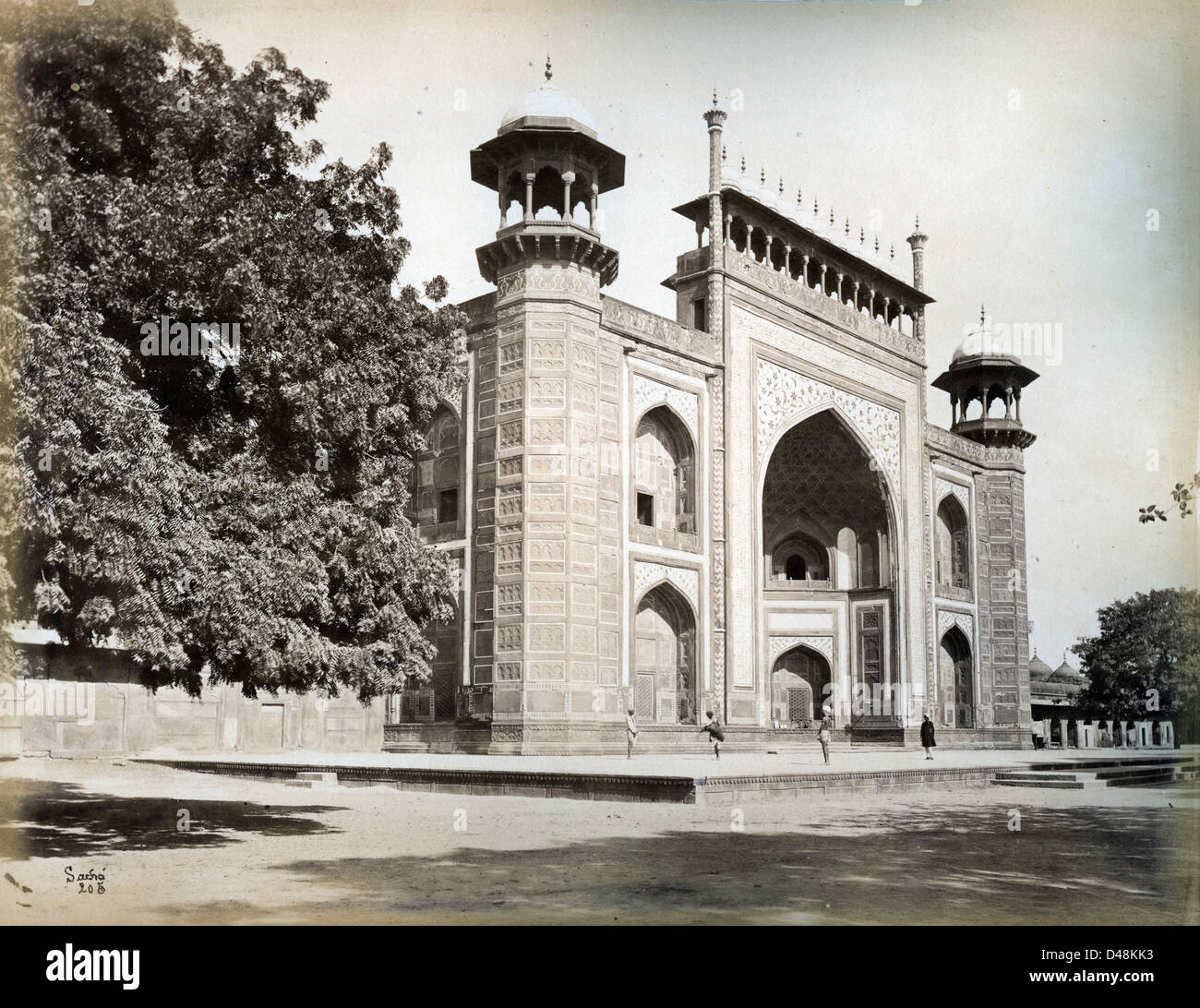 Taj Mahal Gate, ca 1870 da John Edward Sache Foto Stock
