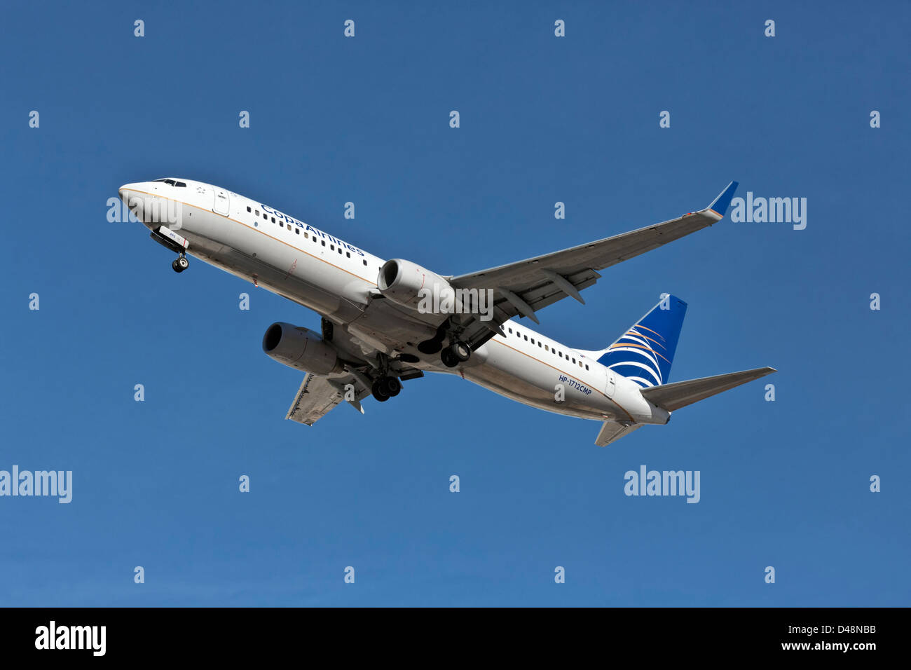 Un Boeing 737 della Copa Airlines sull approccio finale Foto Stock