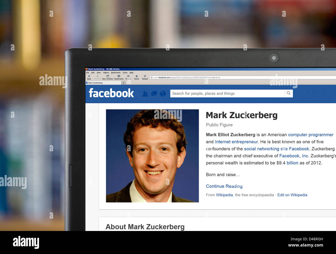 Il profilo Facebook di Mark Zuckerberg, uno dei fondatori della società visualizzati su un computer portatile Foto Stock