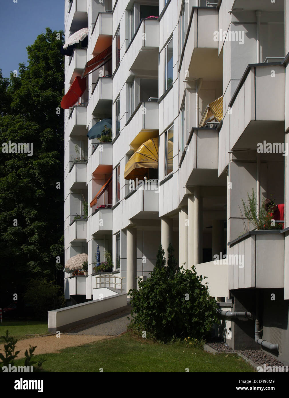 Il progetto Hansaviertel di Berlino, progettato da Alvar Aalto tra il 1955 e il 1957, è un esempio importante di progettazione residenziale post-bellica. Incorpora principi modernisti con funzionalità, contribuendo al paesaggio urbano di Berlino durante la metà del XX secolo. Foto Stock