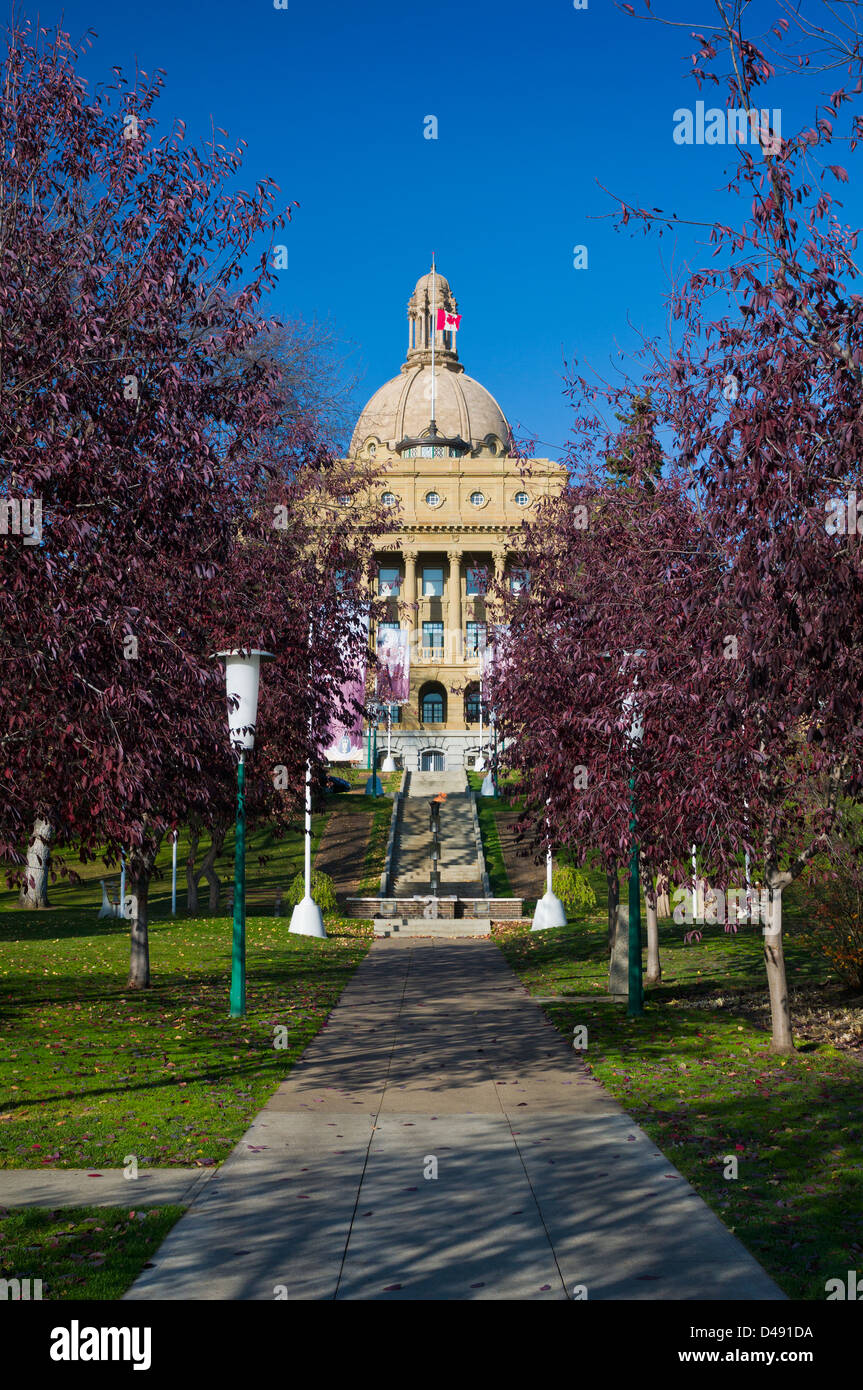Passerella per il legislatore di Edmonton edificio in autunno;Edmonton Alberta Canada Foto Stock