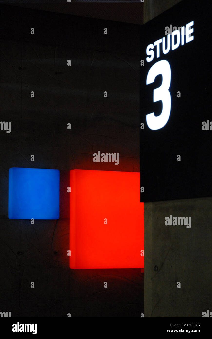 La Danish radio Concert Hall, progettata da Jean Nouvel, è stata inaugurata tra il 2002 e il 2009. È noto per il suo design innovativo, caratterizzato da elementi architettonici audaci come facciate in vetro trasparente e spazi per concerti ottimizzati acusticamente. Foto Stock