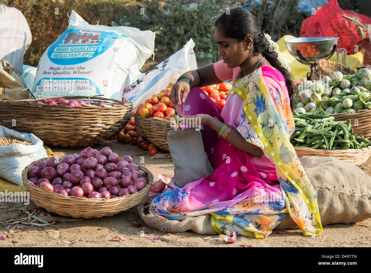 Indian street mercato ortofrutticolo in Puttaparthi, Andhra Pradesh, India Foto Stock