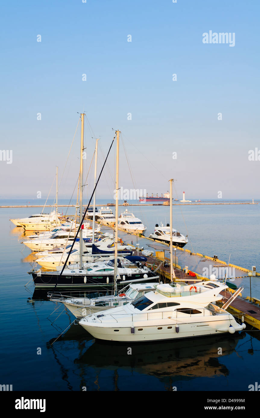 Paesaggio con il porto degli yacht di Odessa, Ucraina Foto Stock