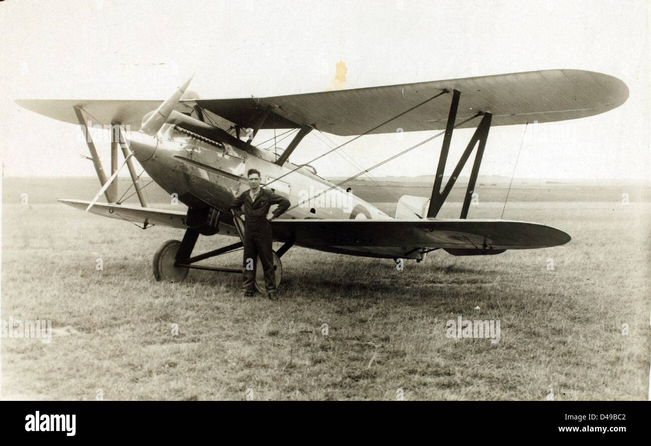 Il Fairey Fox era un bombardiere biplano britannico utilizzato durante le prime fasi della seconda guerra mondiale. Il suo ruolo principale era quello di eseguire missioni di bombardamento tattico, ed è stato utilizzato in particolare dalla RAF in Medio Oriente. L'aereo fu una parte fondamentale delle operazioni aeree britanniche durante gli anni tra le due guerre. Foto Stock Il Fairey Fox era un bombardiere biplano britannico utilizzato durante le prime fasi della seconda guerra mondiale. Il suo ruolo principale era quello di eseguire missioni di bombardamento tattico, ed è stato utilizzato in particolare dalla RAF in Medio Oriente. L'aereo fu una parte fondamentale delle operazioni aeree britanniche durante gli anni tra le due guerre. Foto Stock