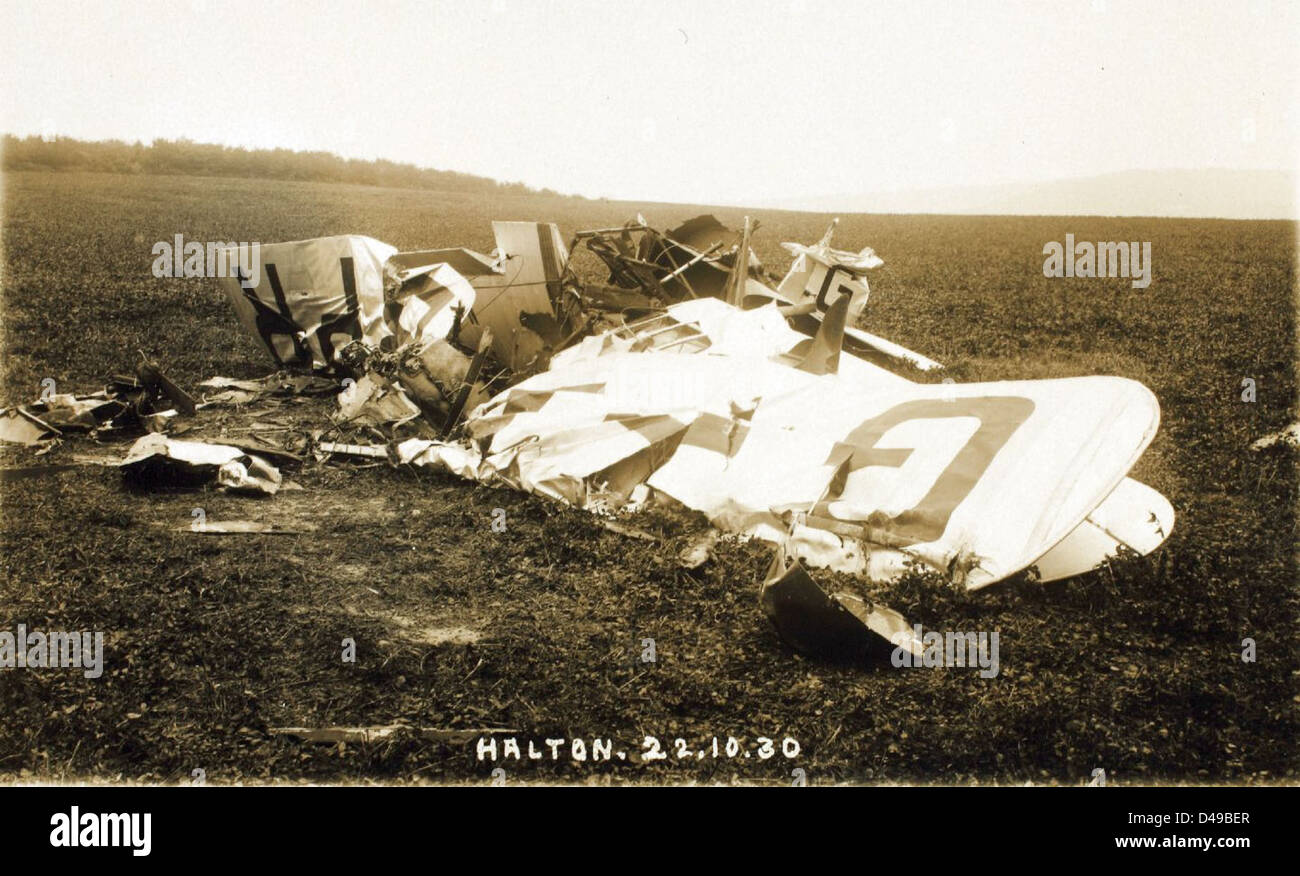 Il DH 60 G-EBPR era un aereo de Havilland Moth che si schiantò in Iraq durante una missione di volo. Edwin Newman, associato alle operazioni della RAF in Medio Oriente, documentò l'incidente durante la seconda guerra mondiale Foto Stock Il DH 60 G-EBPR era un aereo de Havilland Moth che si schiantò in Iraq durante una missione di volo. Edwin Newman, associato alle operazioni della RAF in Medio Oriente, documentò l'incidente durante la seconda guerra mondiale Foto Stock