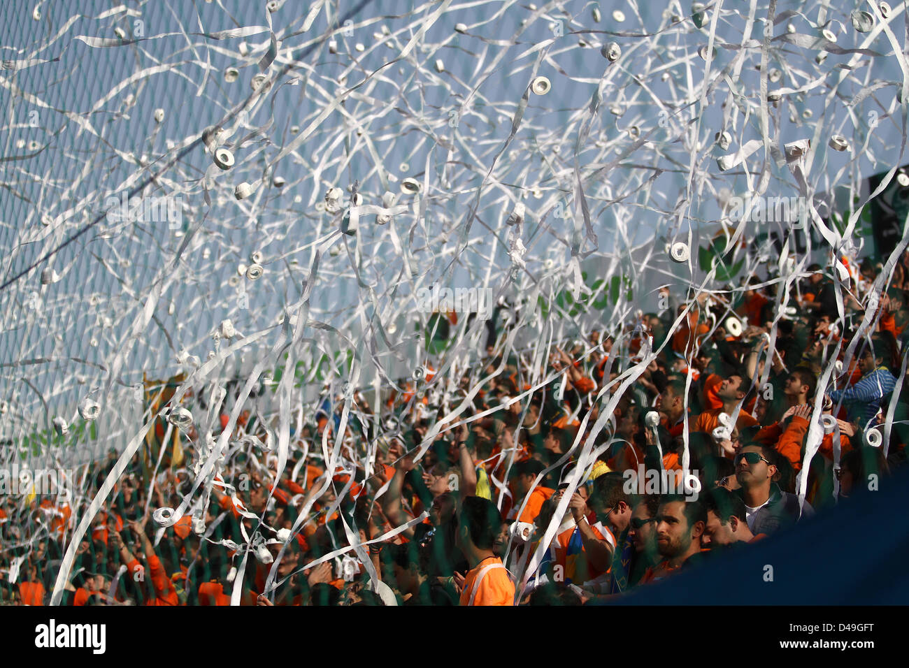 Nicosia, Cipro. Il 9 marzo 2013. Bologna tifosi durante la partita contro l'AEL Limassol per il Campionato cipriota nella capitale Nicosia su marzo 09,2013 Credito: Yiannis Kourtoglou / Alamy Live News Foto Stock