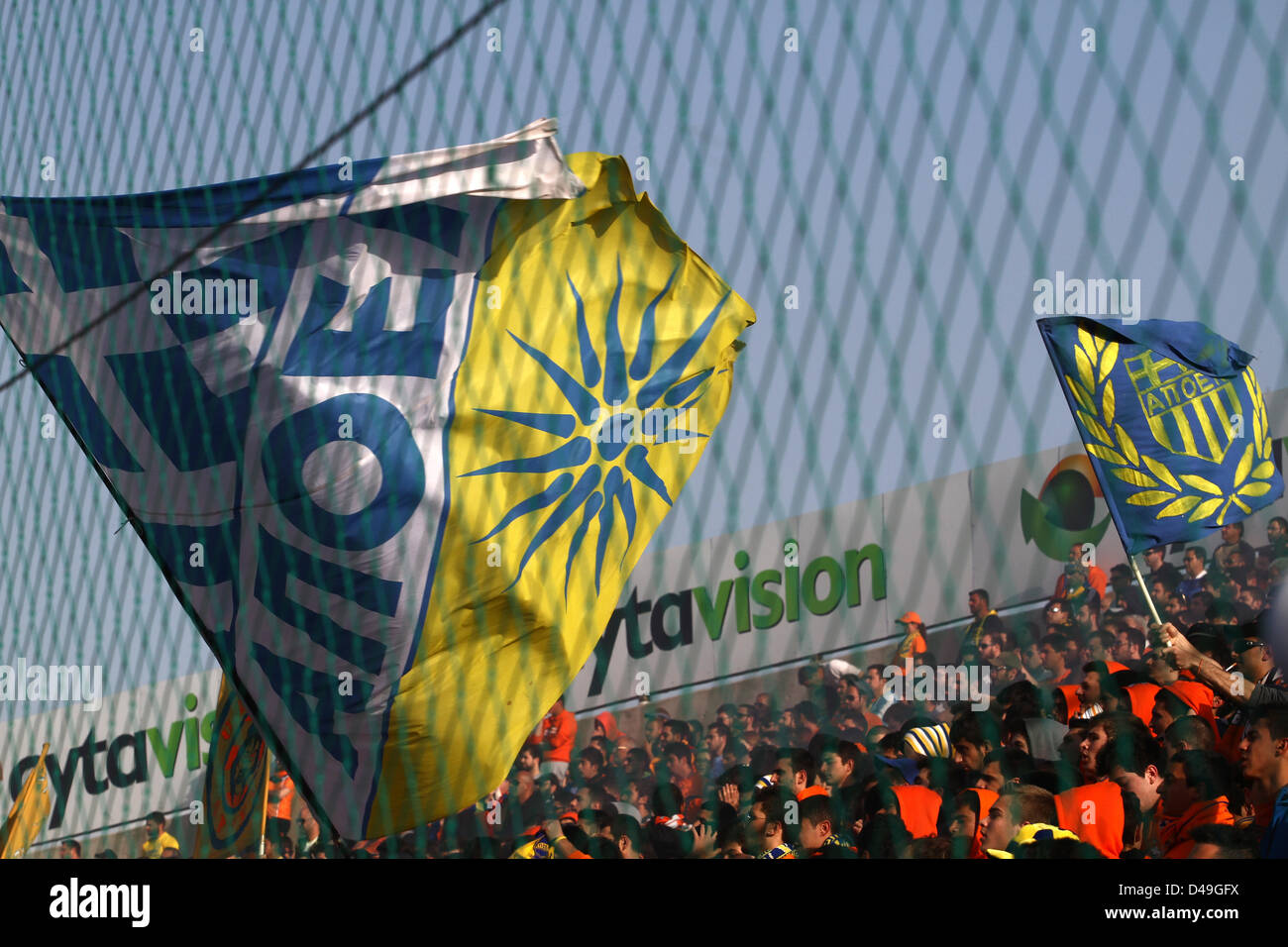 Nicosia, Cipro. Il 9 marzo 2013. Bologna tifosi durante la partita contro l'AEL Limassol per il Campionato cipriota nella capitale Nicosia su marzo 09,2013 Credito: Yiannis Kourtoglou / Alamy Live News Foto Stock