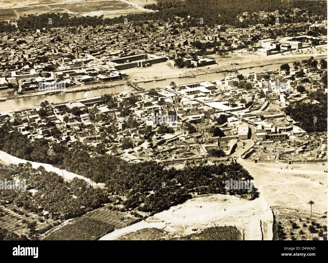 Questa fotografia di Edwin Newman cattura una scena del West End di Baghdad durante la guerra in Iraq, mostrando il personale della RAF in Medio Oriente. Evidenzia il ruolo della Royal Air Force durante il conflitto. Foto Stock