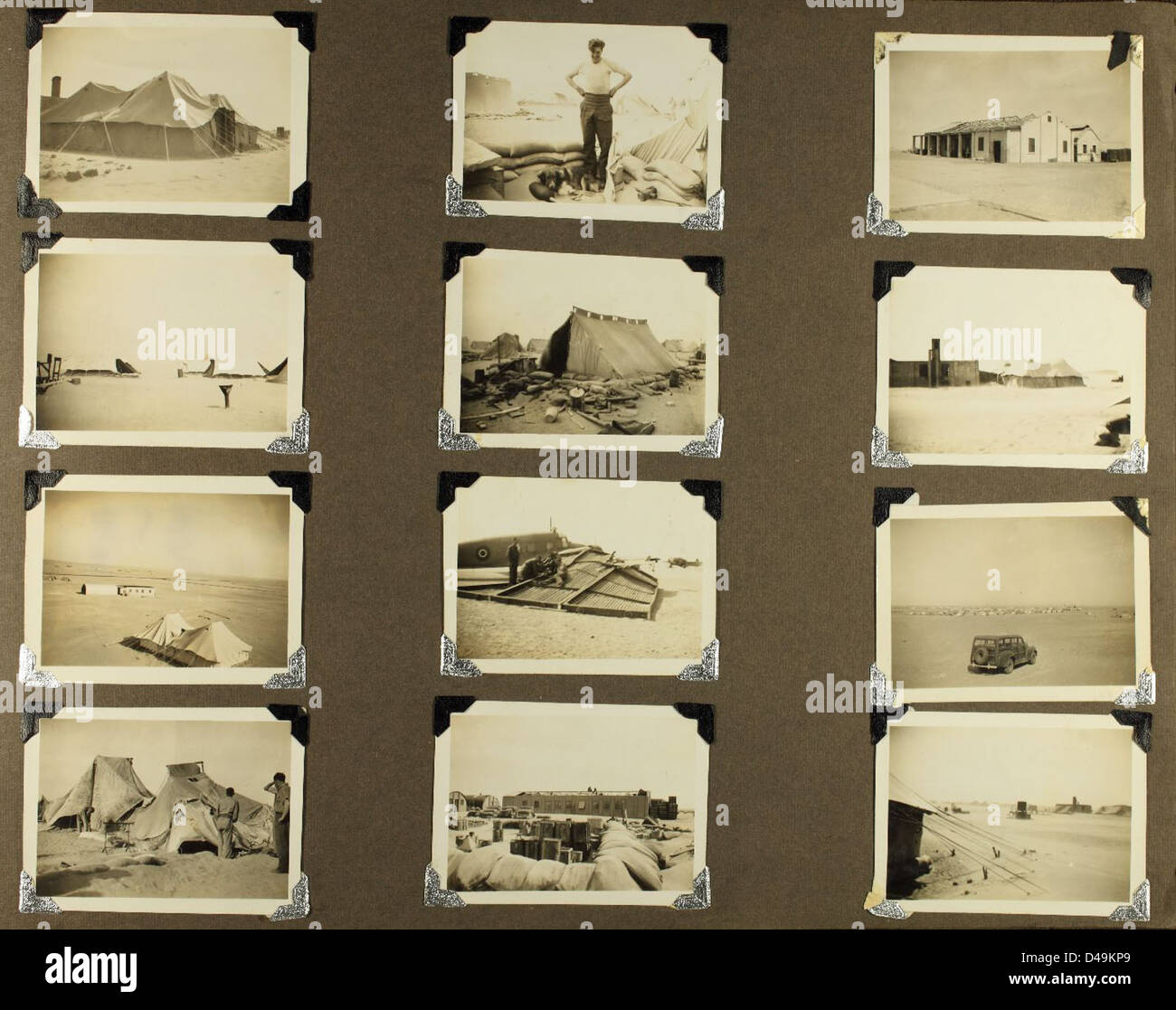 Questa mostra a pagina intera di Edwin Newman cattura scene dal Cairo e dalle regioni desertiche dell'Egitto e dell'Iraq durante la seconda guerra mondiale, evidenziando le operazioni della RAF e gli aerei utilizzati in queste regioni. Foto Stock