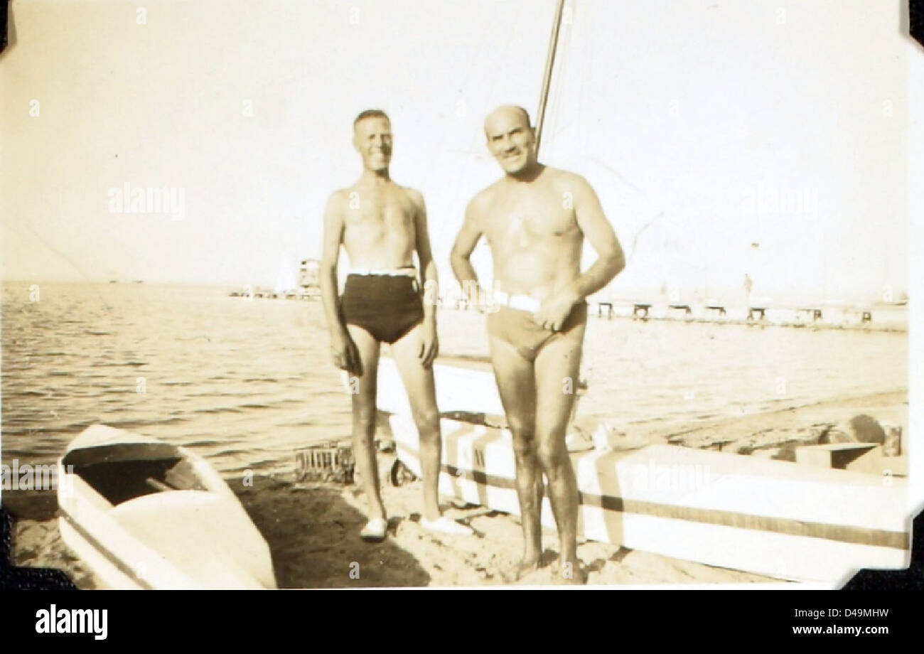 Fotografia di 107 MU Kasfareet in Egitto, vicino ai laghi Bitter nel deserto del Cairo, che cattura l'ambientazione mediorientale durante la seconda guerra mondiale, con aerei della RAF coinvolti in operazioni. Foto Stock