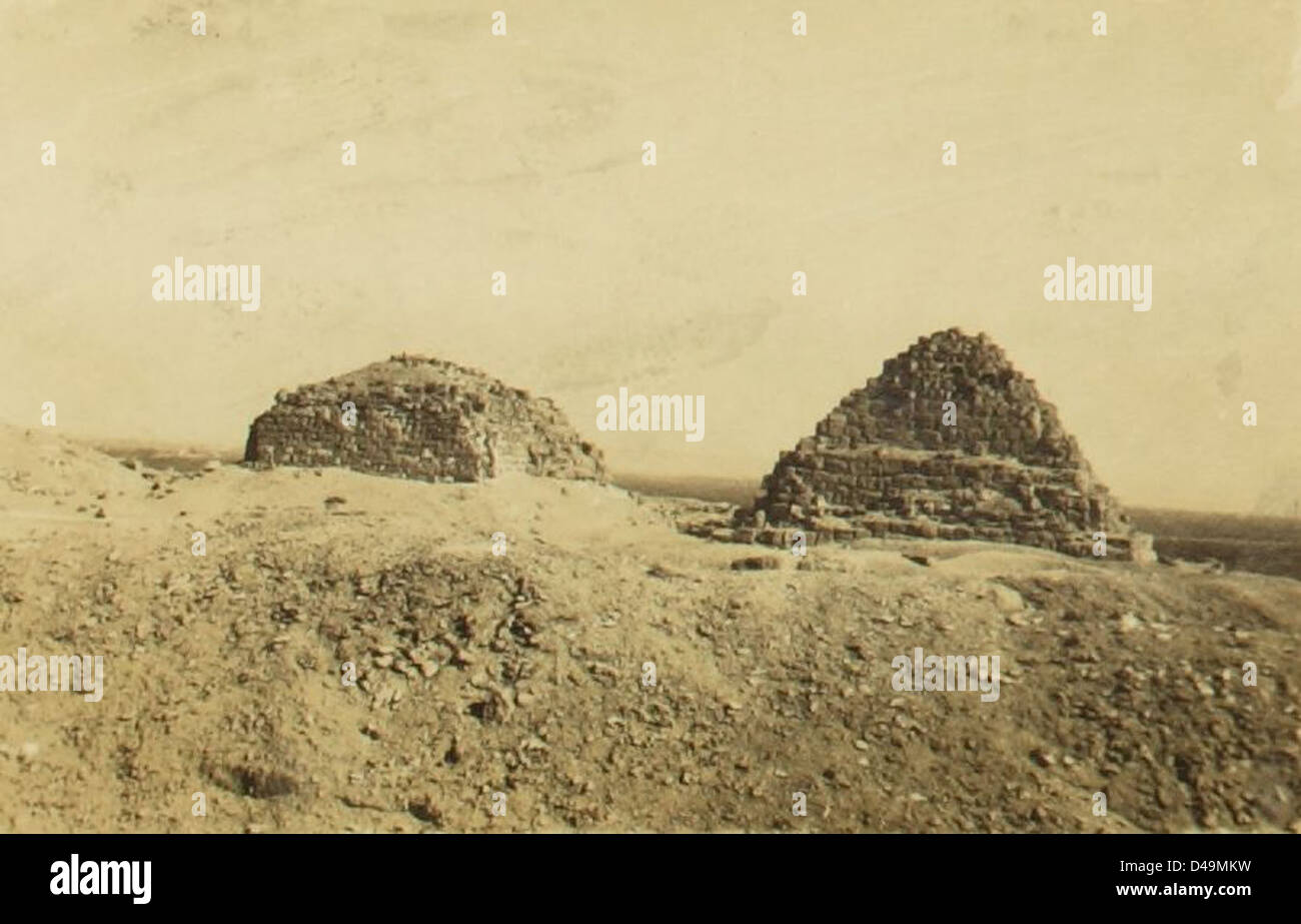 Questo manufatto, intitolato "Tombe", fa parte della collezione SDASM e detiene un significativo valore storico, mostrando un periodo chiave nella storia dell'aviazione. Foto Stock