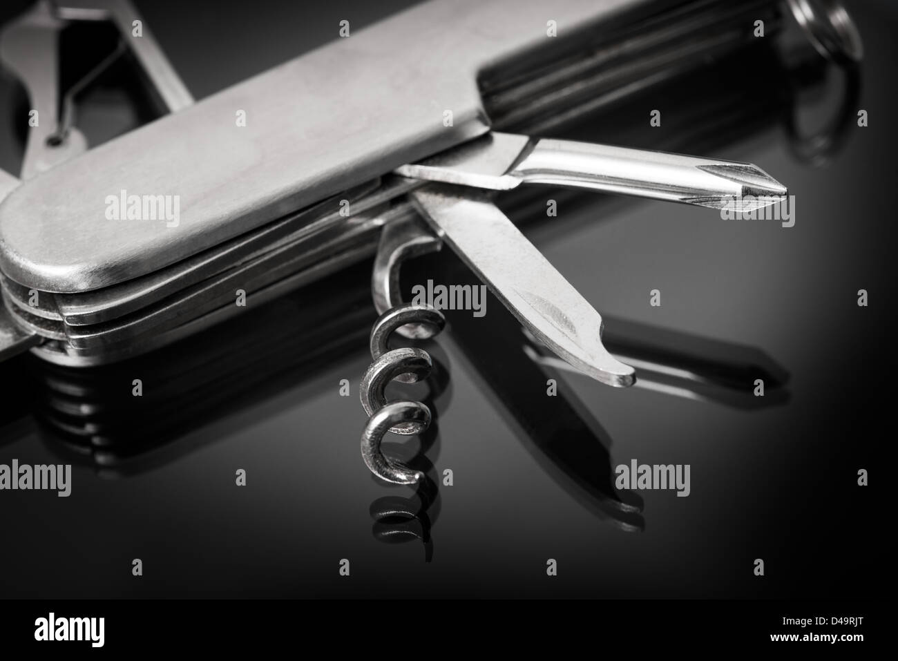 Si tratta di una immagine di un attrezzo multiuso coltello, forbici, cacciavite ecc. Foto Stock
