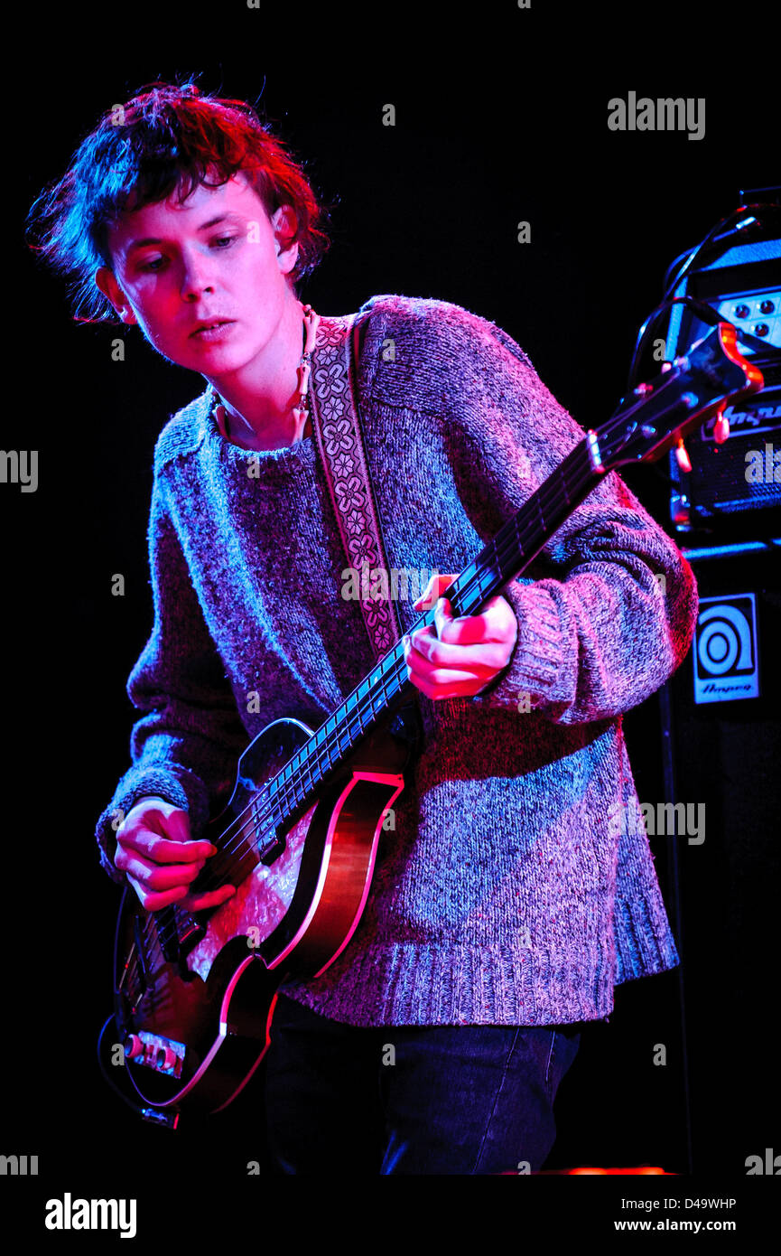 Toronto, Ontario, Canada. 9 Marzo, 2013. Australian rock band "Tame Impala' eseguito sul palco di Kool Haus a Toronto. In picturre: bassista NICK 'PAISLEY ADAMS' ALLBROOK (immagine di credito: credito: Igor Vidyashev/ZUMAPRESS.com/Alamy Live News) Foto Stock