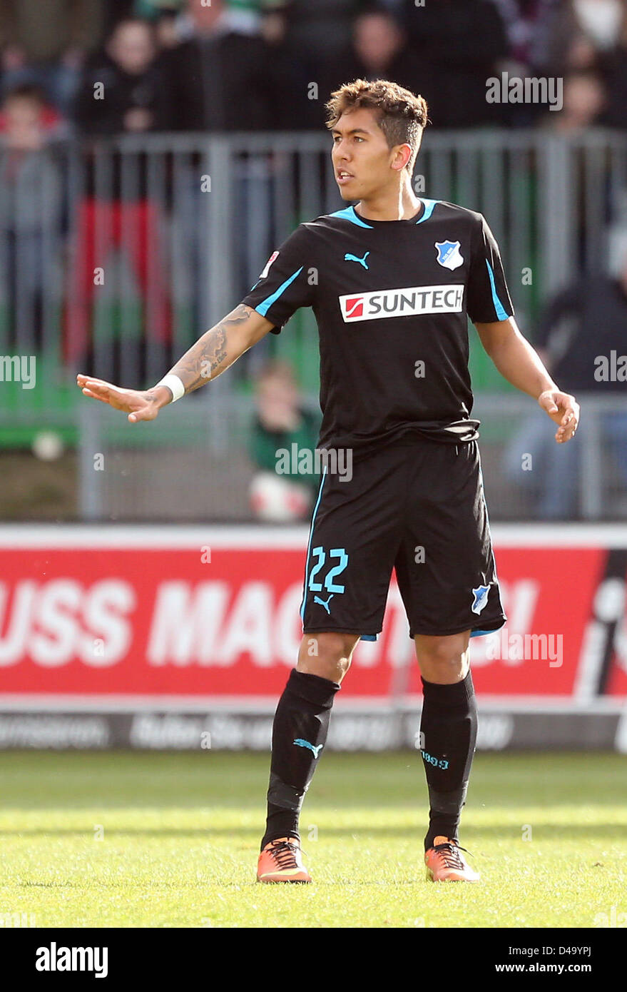 Fuerth, Germania, 9 marzo, 2013. Hoffenheim giocatore Firmino cheers dopo il punteggio 1-0 obiettivo durante la Bundesliga partita di calcio tra SpVgg Greuther Fürth e TSG 1899 Hoffenheim in Fuerth, Germania, 9 marzo 2013.Foto: Daniel Karmann/dpa/Alamy Live News Foto Stock