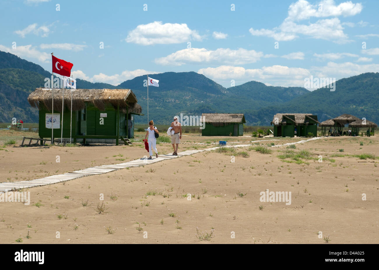 Dalyan fiume nella parte anteriore della roccia tombe di Caunos o Kaunos vicino a Marmaris, Costa Turca dell'Egeo, Turchia, Asia Foto Stock