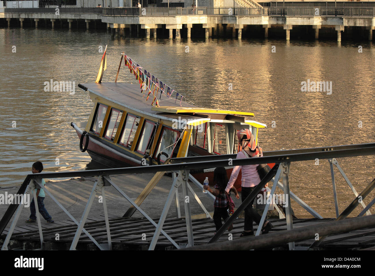 Il molo di Kuching riverfront, Sarawak Foto Stock