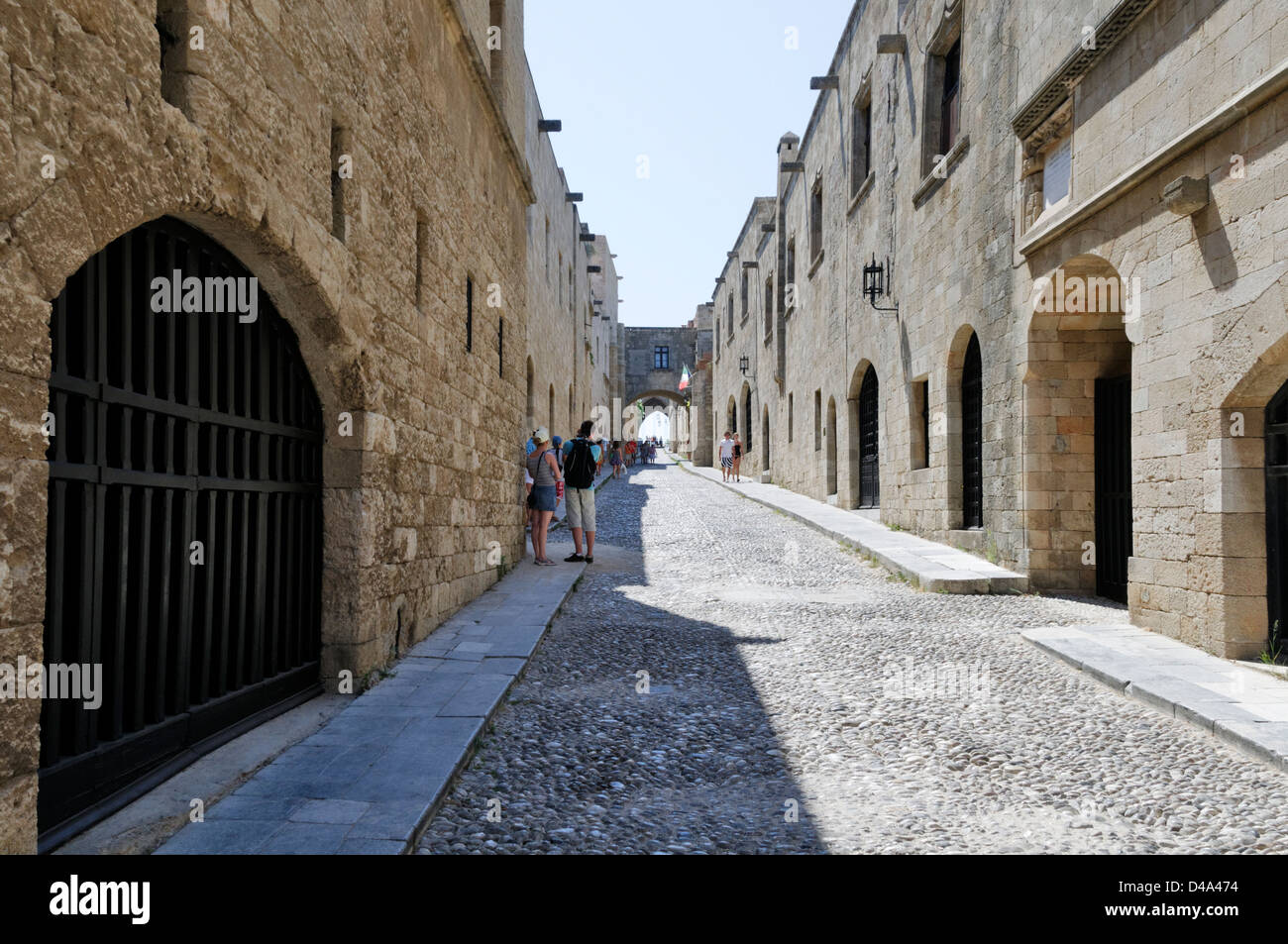 Rodi. La Grecia. La strada dei Cavalieri che è forse la meglio conservata strada medievale in Europa. Foto Stock