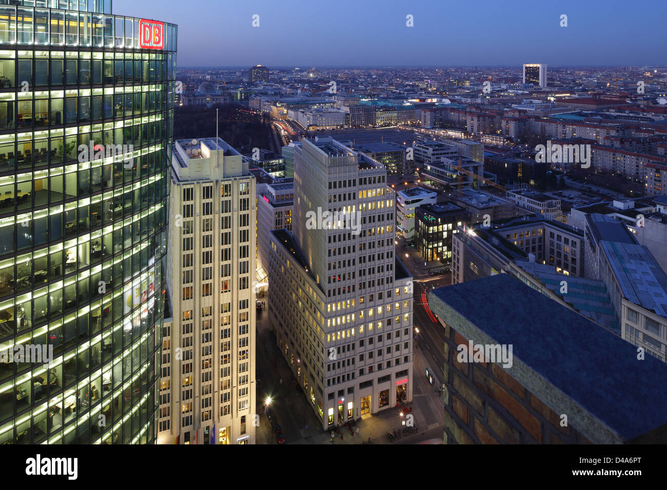 Berlino, Germania, Bahn Tower e Beisheim Center su Potsdamer Platz Foto Stock