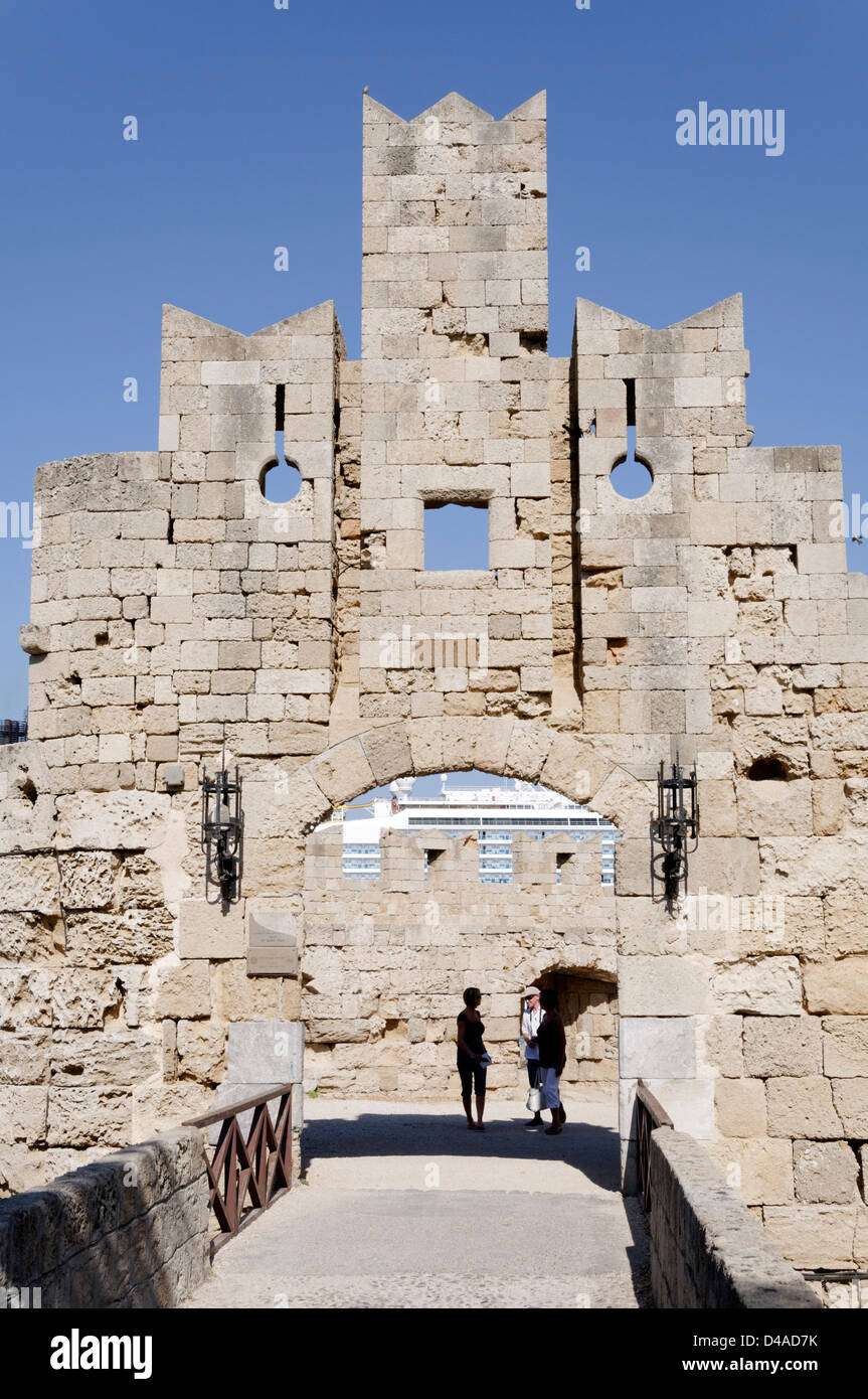 Rodi. La Grecia. St Pauls cancello accanto alla porta di liberazione sul lato nord-est della cinta di mura la città medievale di Rodi. Foto Stock