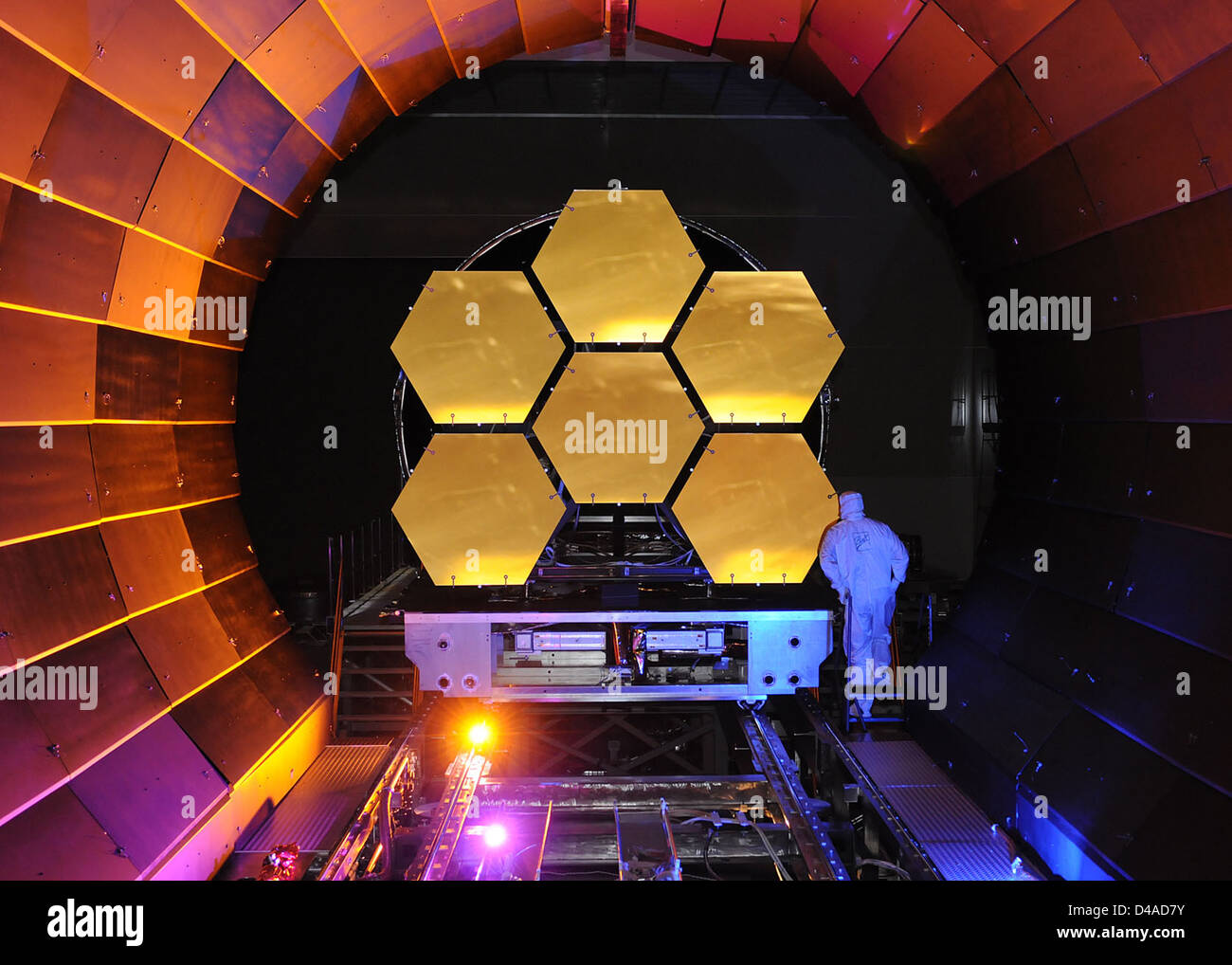 James Webb Space Telescope specchi sottoposti a test criogenico Foto Stock