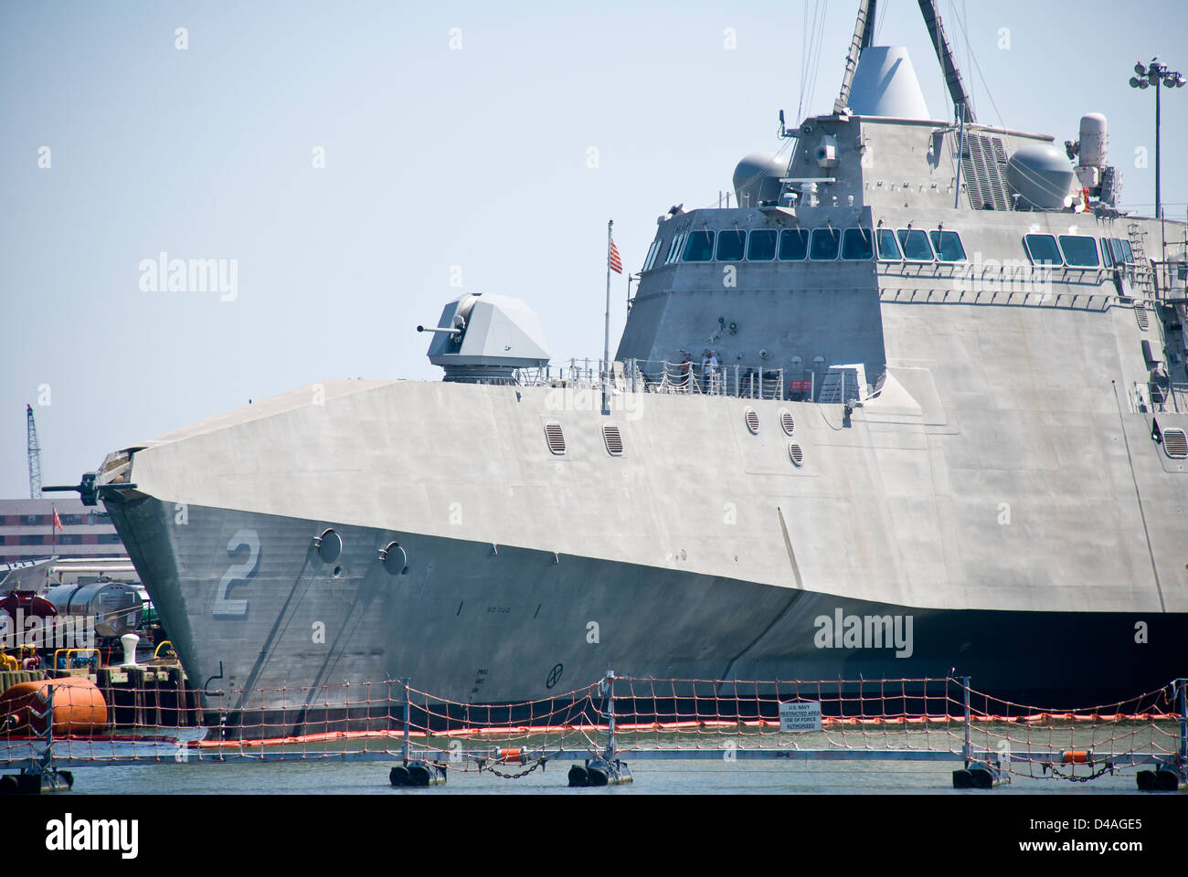 Stati Uniti Littoral Combat Ship USS Indipendenza (LCS-2) è mostrato agganciato alla stazione navale di Norfolk in Norfolk, Virginia, STATI UNITI D'AMERICA, Foto Stock