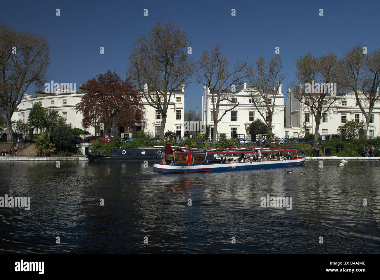 Londra, Regno Unito, un Narrowboat on tour a Browning in piscina Foto Stock