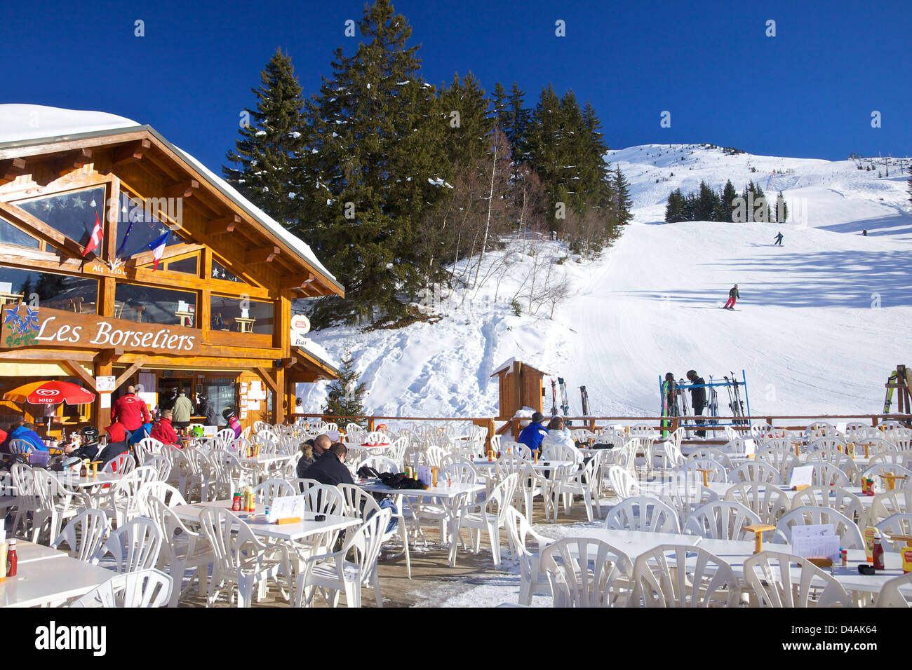 Les Borseliers cafe in inverno il sole, Champagny, La Plagne, Francia, Europa Foto Stock