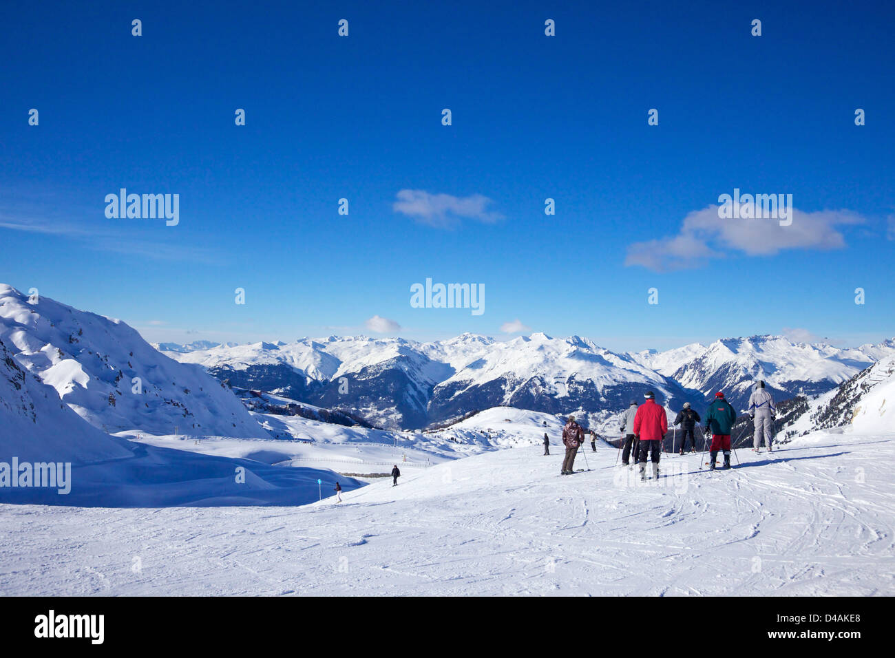 La Tome, pista blu, in cima La Rossa, sole invernale, La Plagne, Francia, Europa Foto Stock