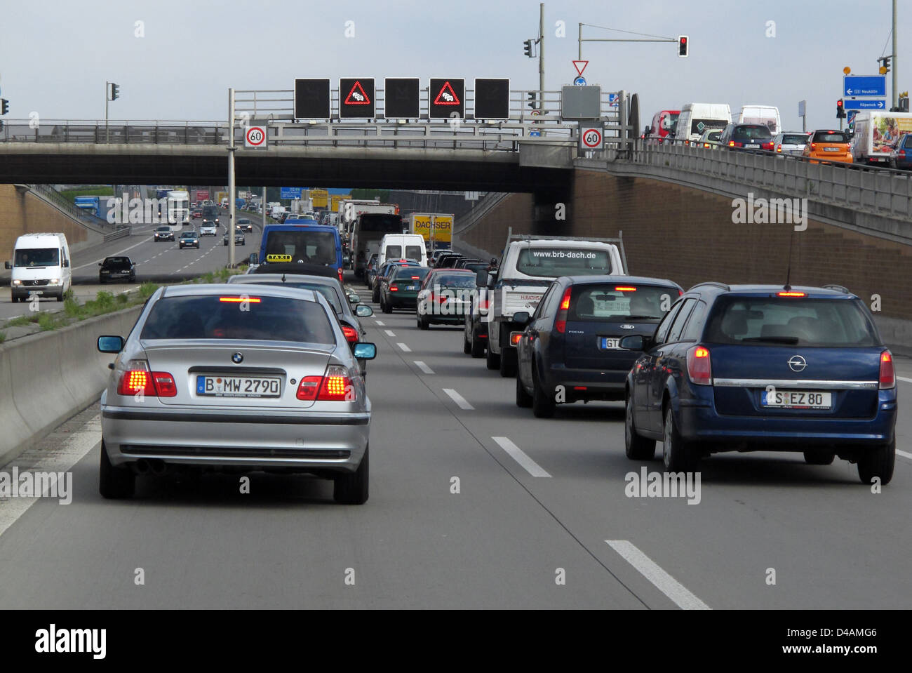 Berlino, Germania, un ingorgo sull'autostrada A 113 Foto Stock