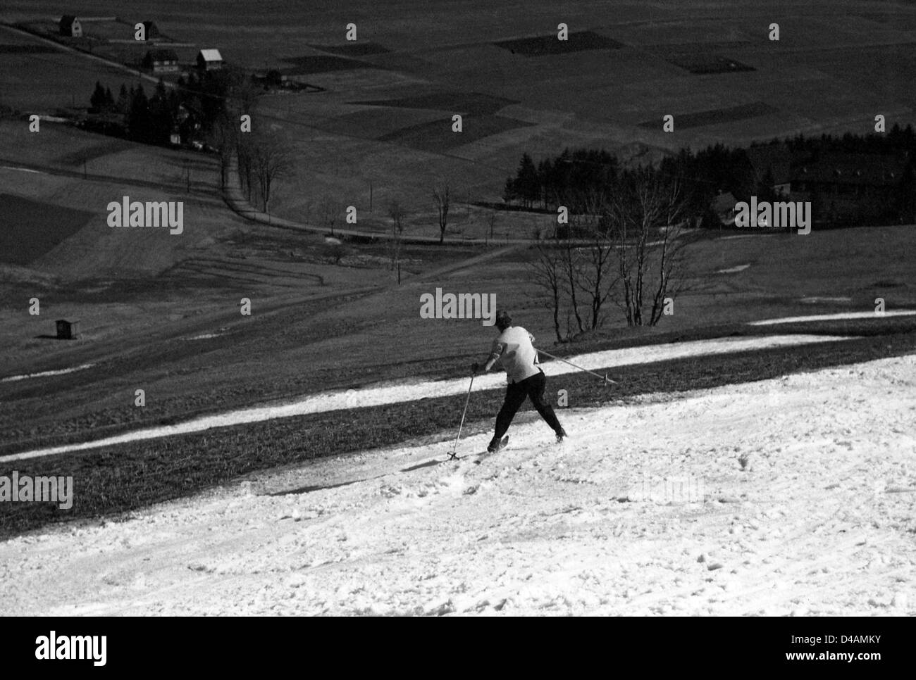 Oberwiesenthal, DDR, la mancanza di neve su una pista da sci Foto Stock