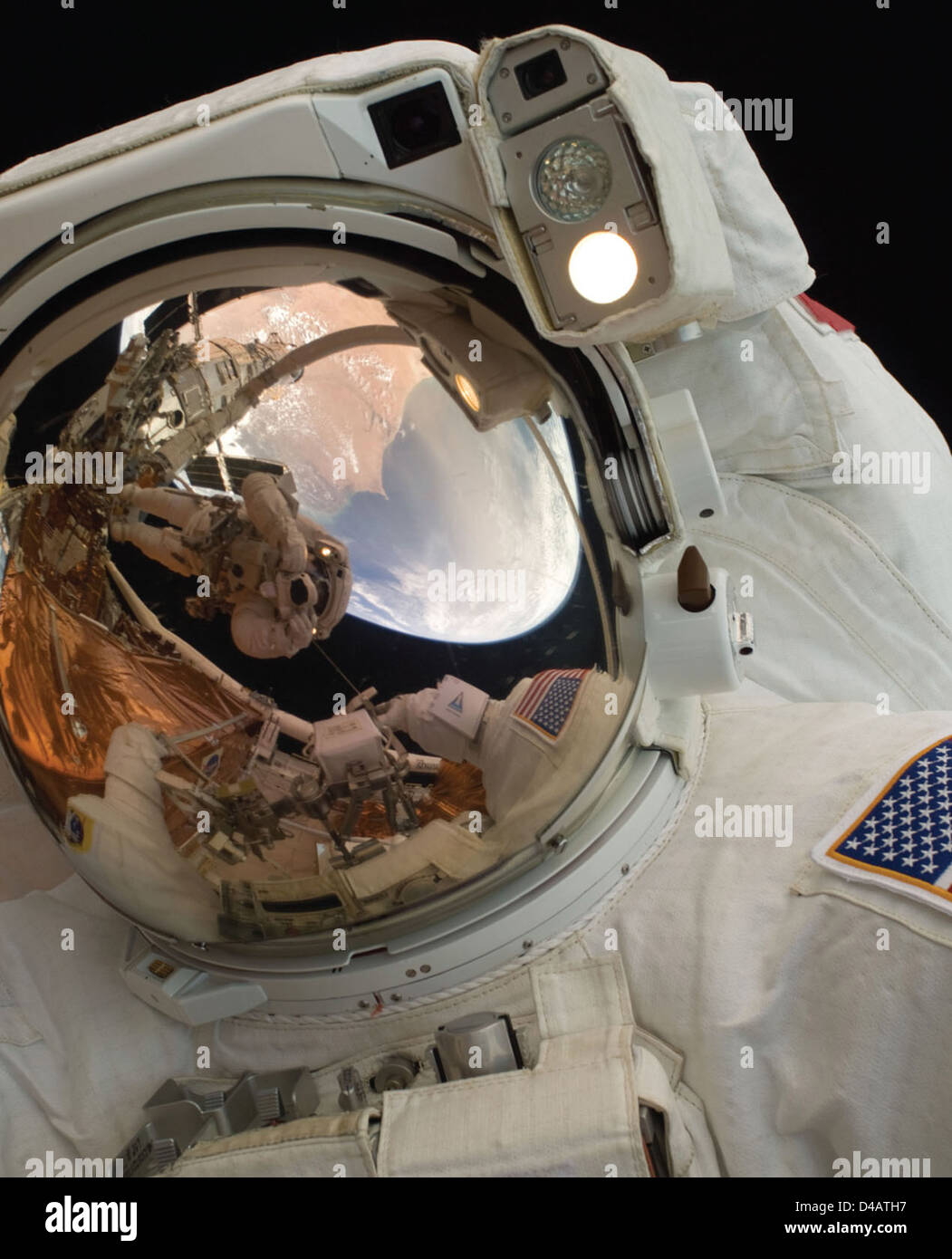Spacewalking astronauta John Grunsfeld Foto Stock
