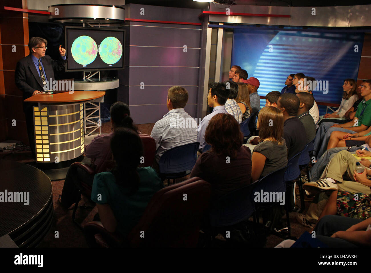 Jim Garvin della NASA presenta una conferenza sul sistema solare interno al Goddard Space Flight Center. Il discorso copre l'esplorazione scientifica e le scoperte dei pianeti più vicini al sole. Foto Stock