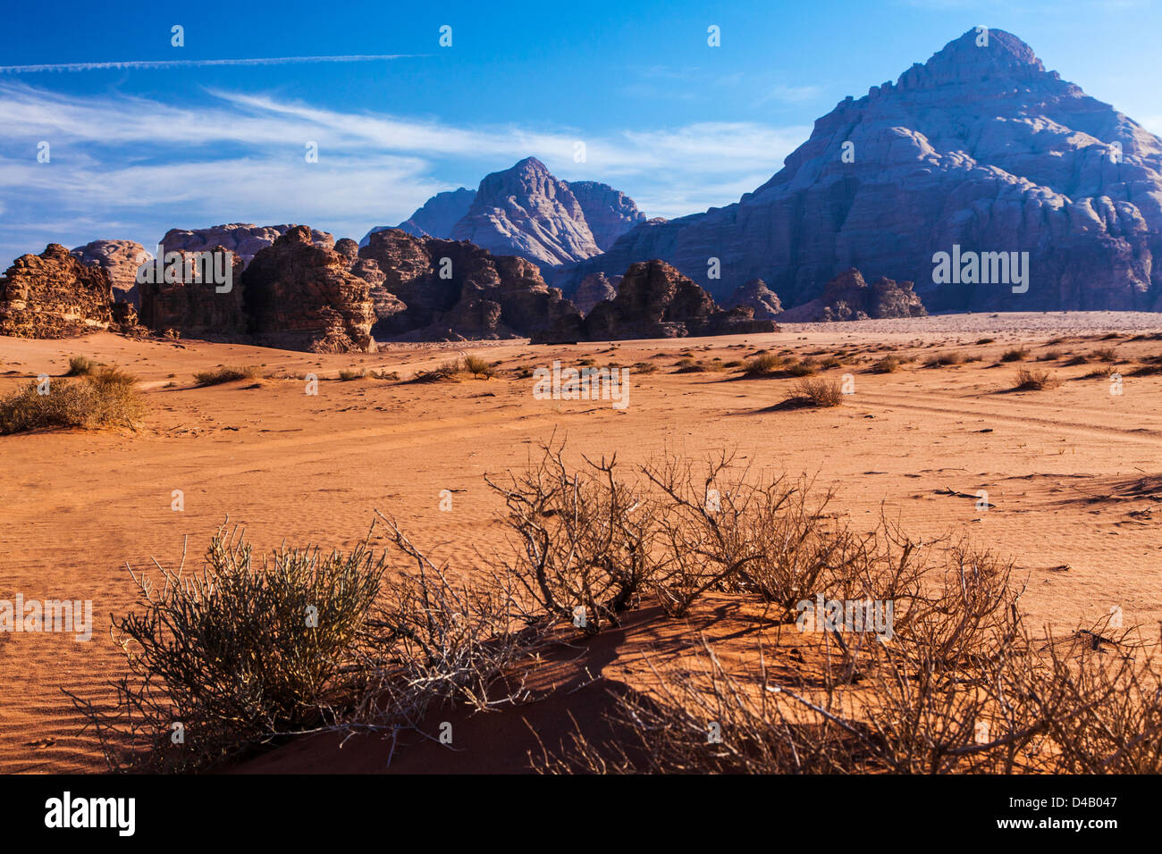 Il deserto giordano a Wadi Rum o a valle della luna Foto Stock