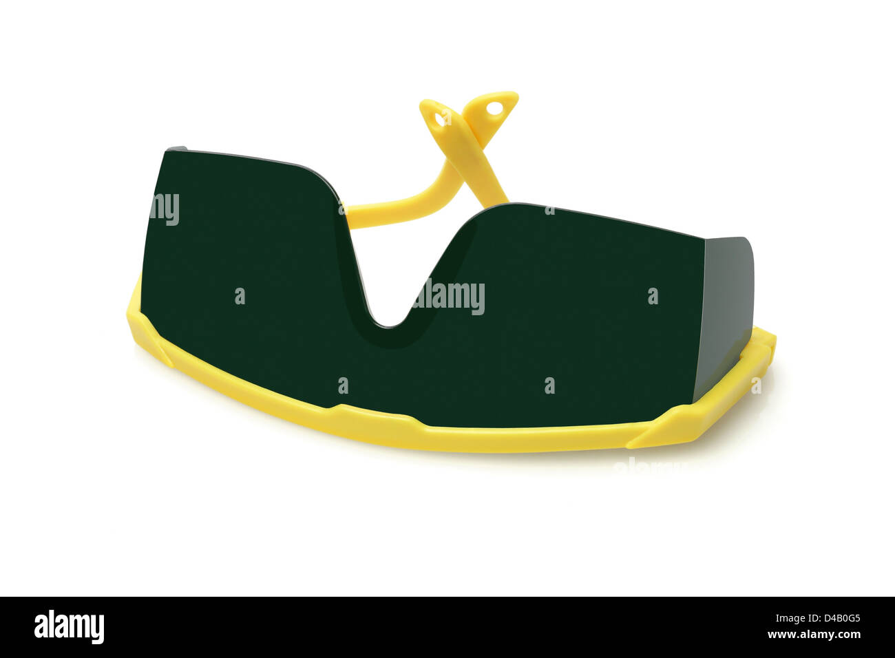 Plastica occhiali di sicurezza su sfondo bianco Foto Stock