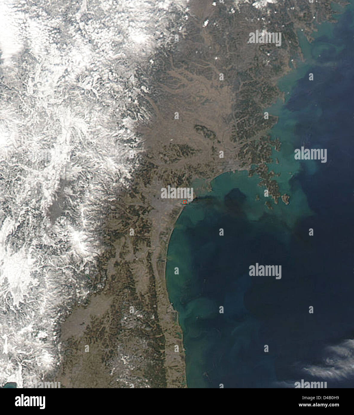 Il satellite della NASA cattura un'immagine dettagliata del Giappone nord-orientale il 13 marzo 2011, mostrando l'impatto del terremoto, dello tsunami e delle inondazioni. Foto Stock
