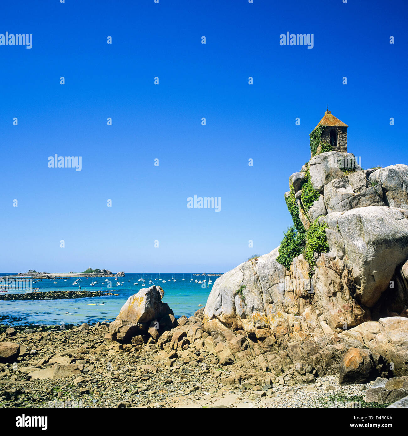 'Rocher de la Sentinelle" cappella rupestre 'Port-Blanc' Bretagna Francia Foto Stock