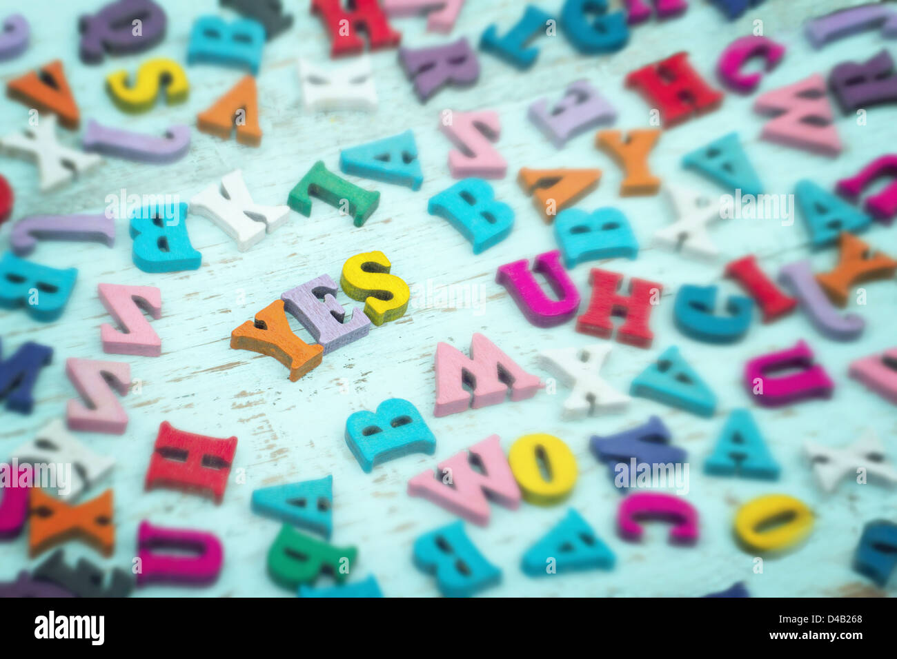 Sì scritto nella lettera di legno - atteggiamento positivo concetto Foto Stock